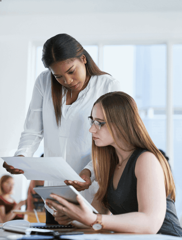 woman explaining to a girl